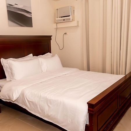 Amora Suites At The Beacon Makati Manille Chambre photo