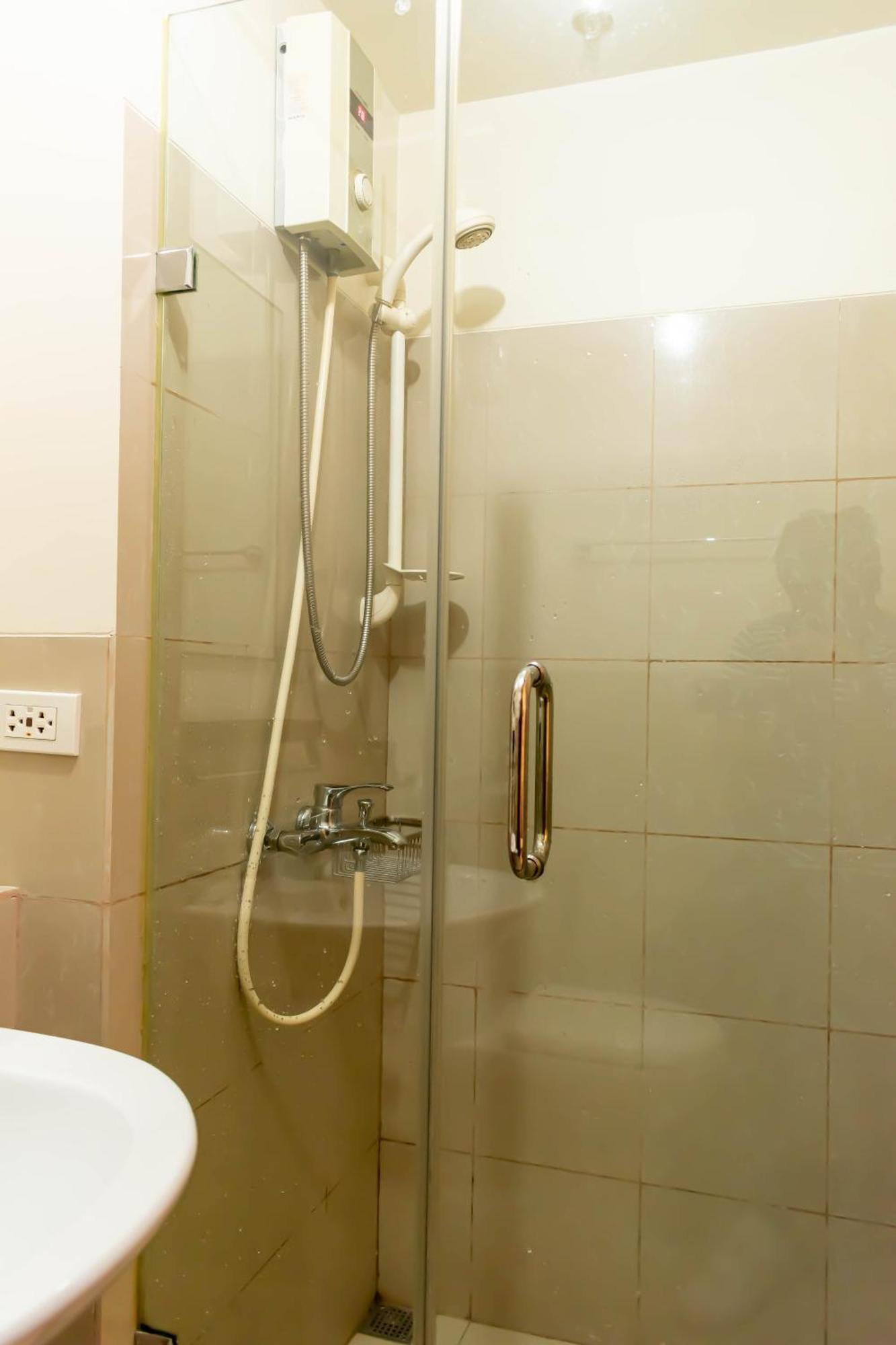 Amora Suites At The Beacon Makati Manille Chambre photo